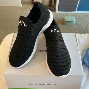 Apl techloom wave shoes size 9